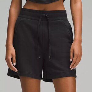 Lululemon Scuba Shorts high rise black 5" size 6 NWT